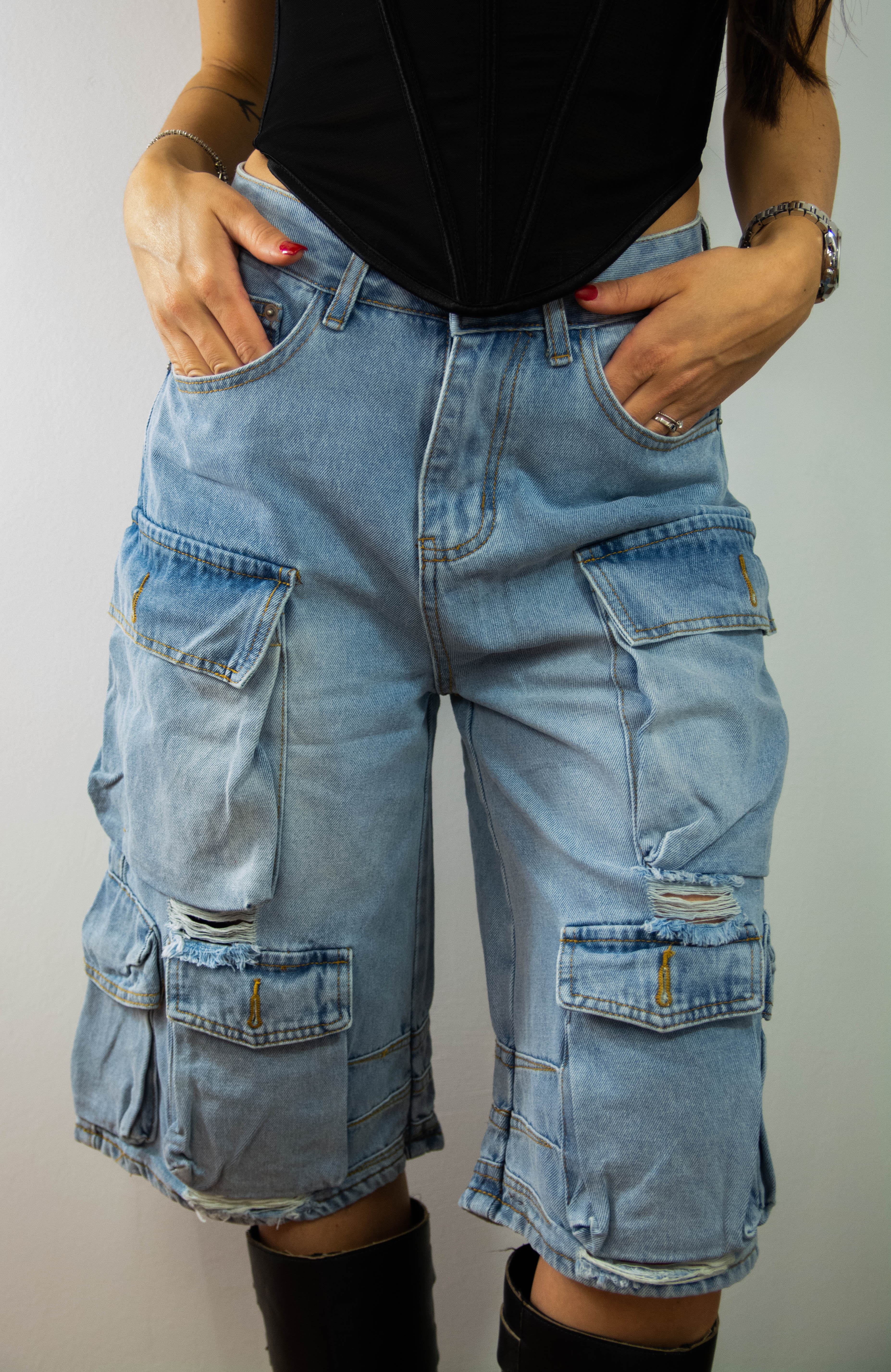Shorts Cargo in Denim davanti