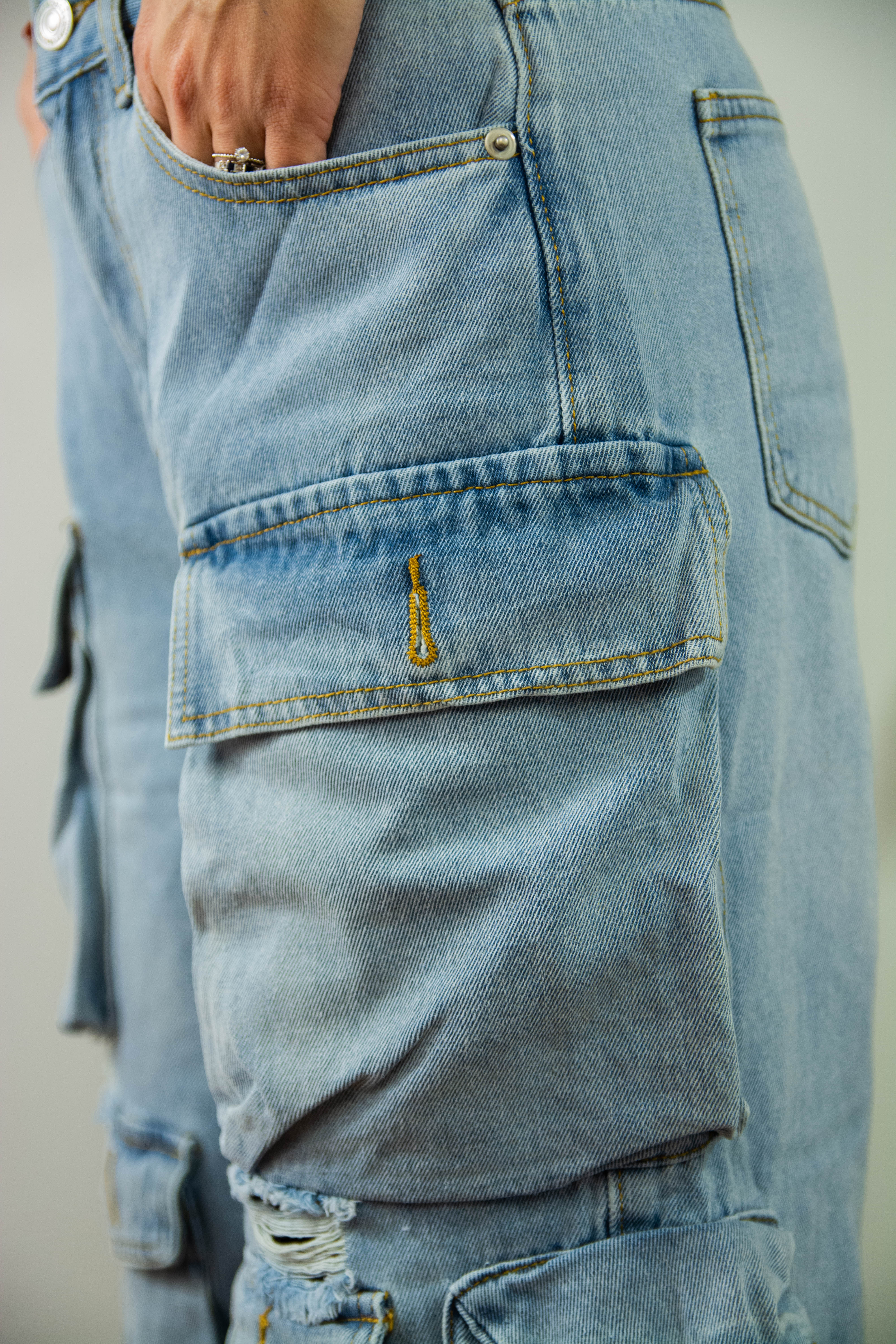 Shorts Cargo in Denim laterale